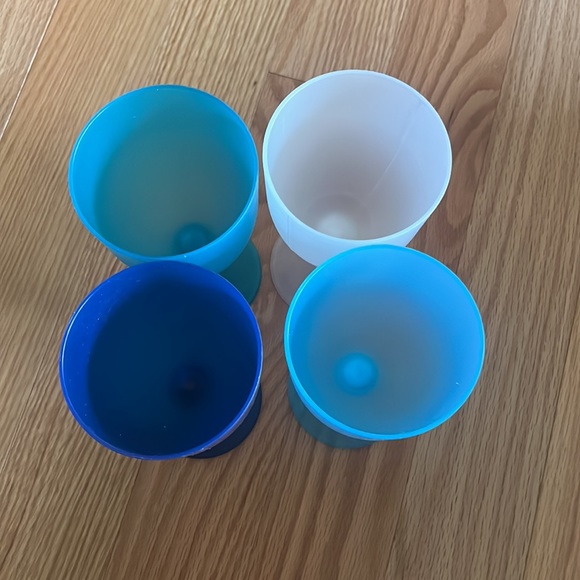 Plastic Wine Glasses - Picture 2 of 3